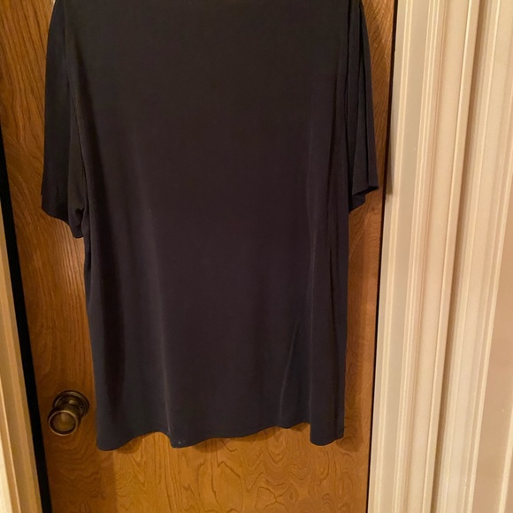 Ladies plus size top. Size 3X. Very flattering. See measurements in pictures. - Picture 3 of 6